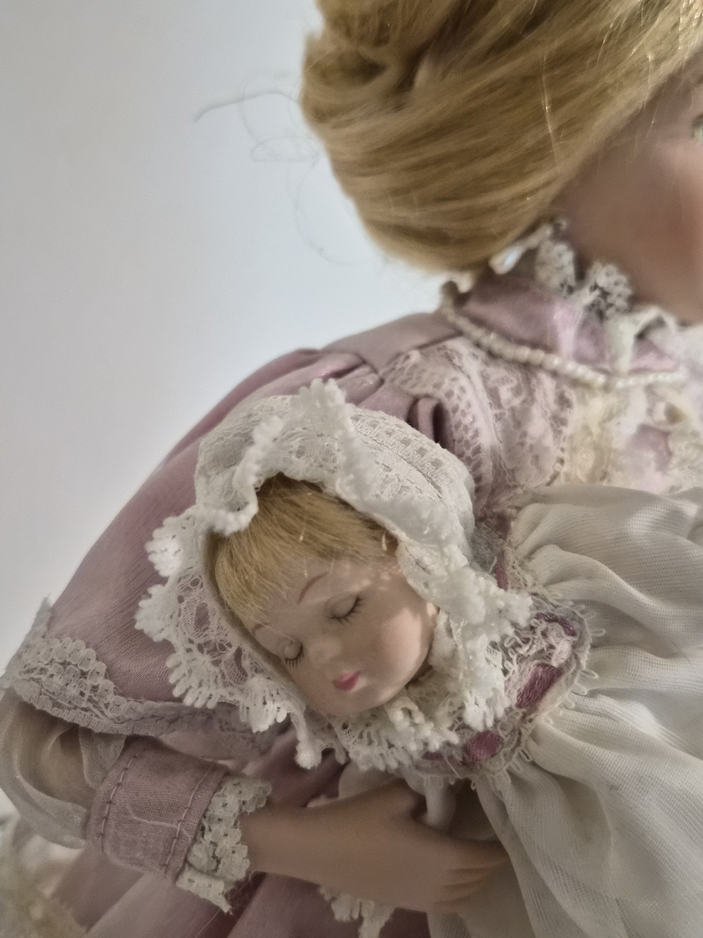 Vintage Victorian Style Porcelain Mother & Baby Doll Pink Lace Dress Collectible - Picture 14 of 16